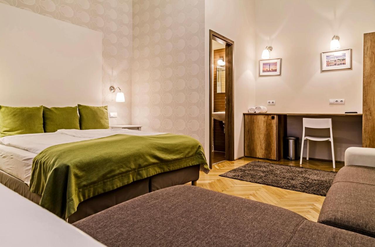 The Cream Bed & Breakfast Budapest Exterior photo
