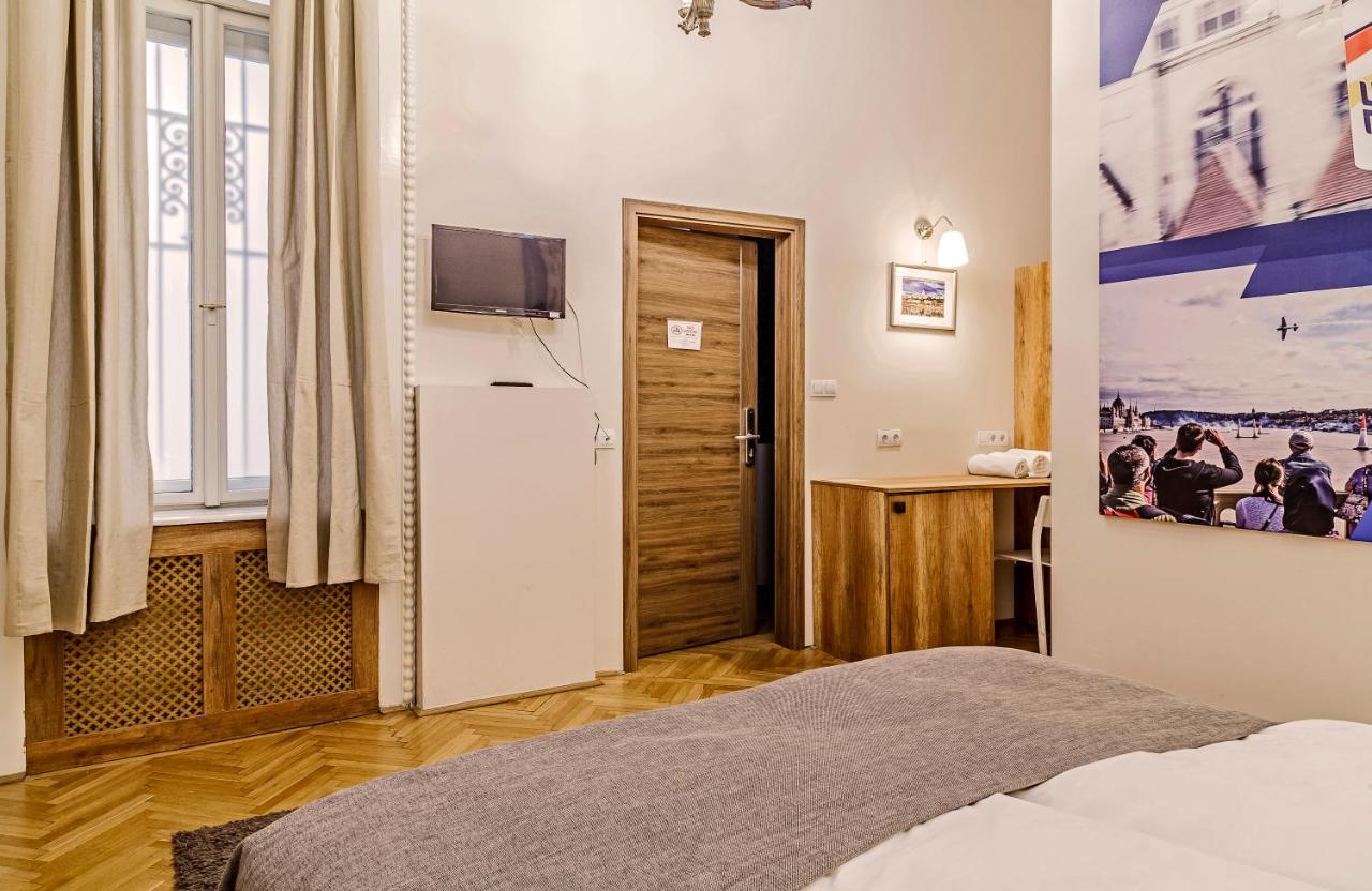 The Cream Bed & Breakfast Budapest Exterior photo