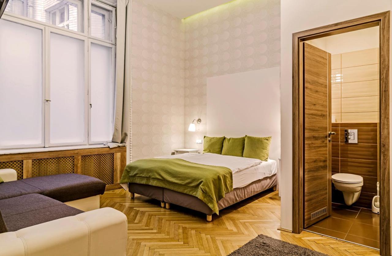 The Cream Bed & Breakfast Budapest Exterior photo
