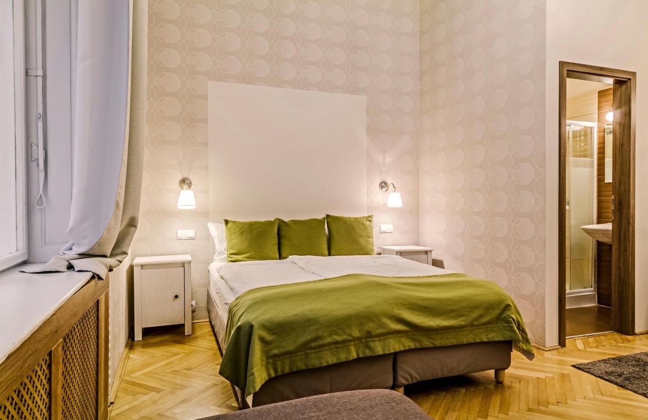 The Cream Bed & Breakfast Budapest Exterior photo